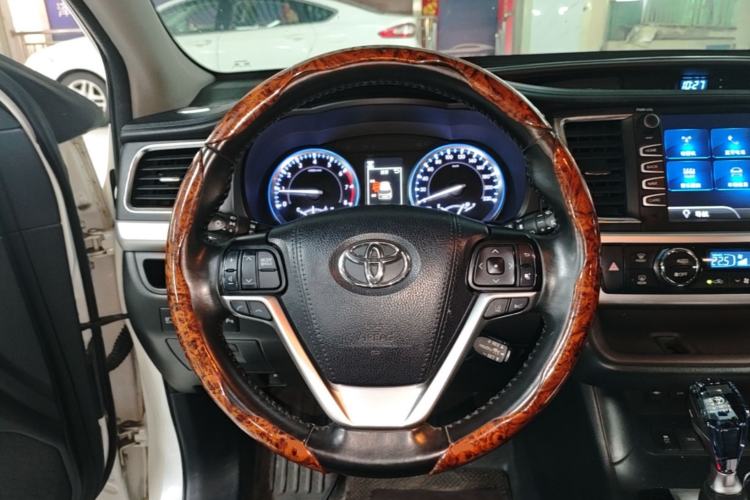 Used Toyota Highlander 2018 2.0T Four-Wheel Drive Luxury Version 7 Seats China VI Standard Steering Wheel