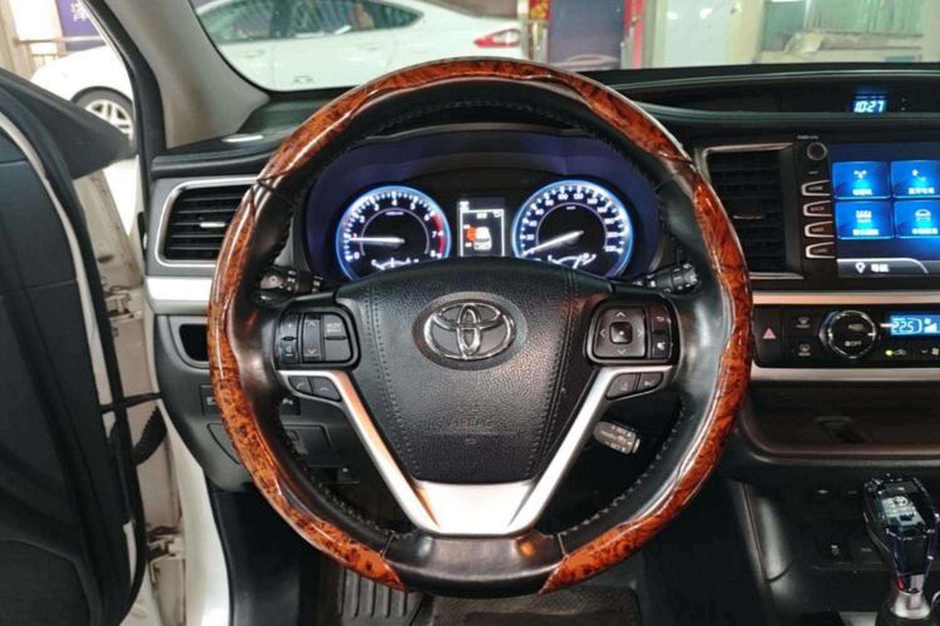 Used Toyota Highlander 2018 2.0T Four-Wheel Drive Luxury Version 7 Seats China VI Standard Steering Wheel