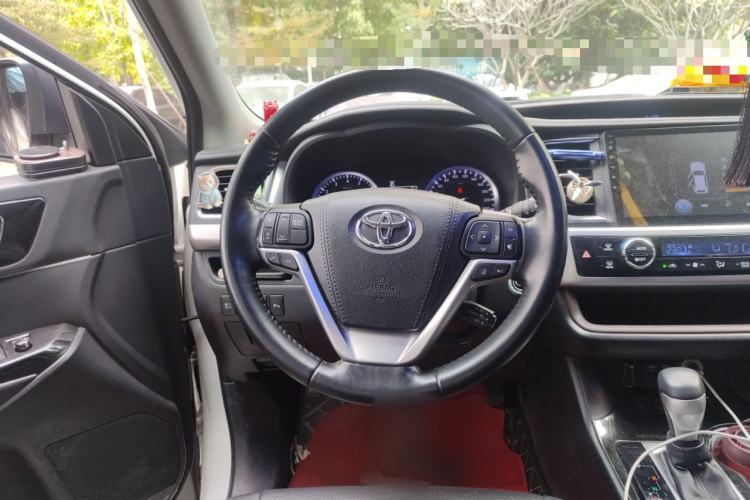 Used Toyota Highlander 2018 2.0T Four-Wheel Drive Luxury Version 7 Seats China VI Standard Steering Wheel