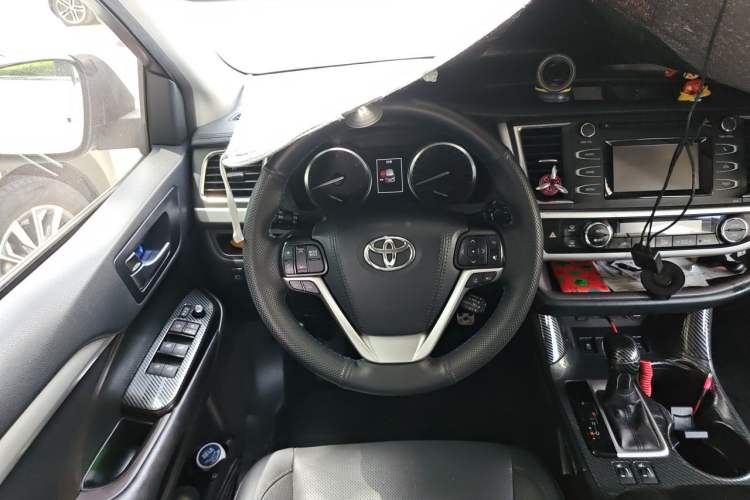 Used Toyota Highlander 2018 2.0T Four-Wheel Drive Luxury Edition 7 Seats China V Emission Standard Steering Wheel