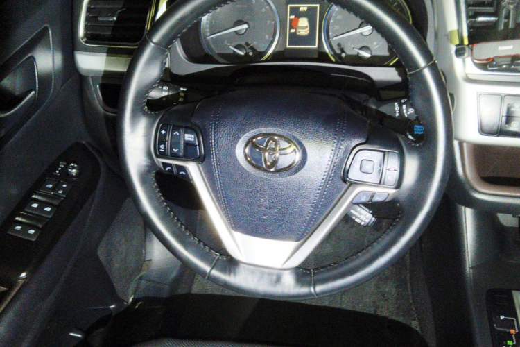 Used Toyota Highlander 2018 2.0T Four-Wheel Drive Prestige Version 7 Seats China V Emission Standard Steering Wheel