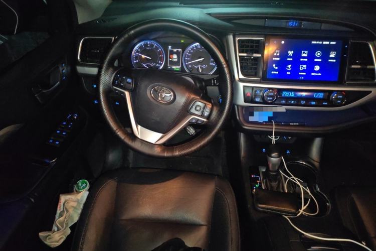 Used Toyota Highlander 2018 2.0T Four-Wheel Drive Ultimate Edition 7-Seater Emission Standard China V Steering Wheel