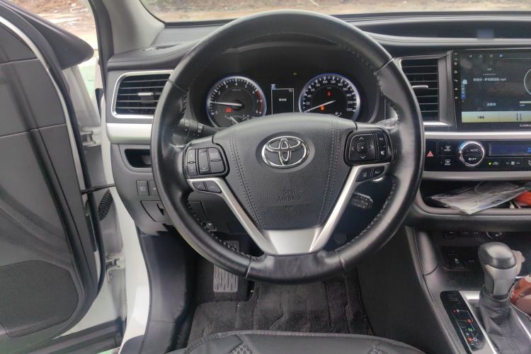 Used Toyota Highlander 2018 2.0T Four-Wheel Drive Luxury Version 7 Seats China VI Standard Steering Wheel