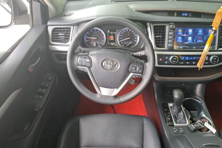 Used Toyota Highlander 2018 2.0T Four-Wheel Drive Luxury Edition 7 Seats China V Emission Standard Steering Wheel