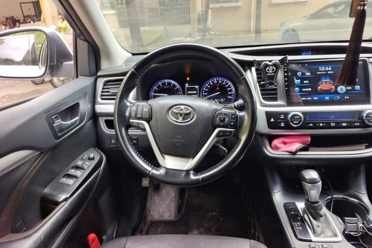 Used Toyota Highlander 2018 2.0T Four-Wheel Drive Luxury Edition 7 Seats China V Emission Standard Steering Wheel