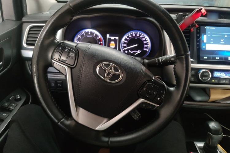 Used Toyota Highlander 2018 2.0T Four-Wheel Drive Luxury Version 7 Seats China VI Standard Steering Wheel
