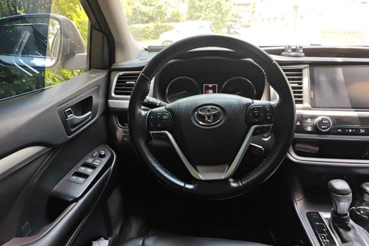 Used Toyota Highlander 2018 2.0T Four-Wheel Drive Prestige Version 7 Seats China V Emission Standard Steering Wheel
