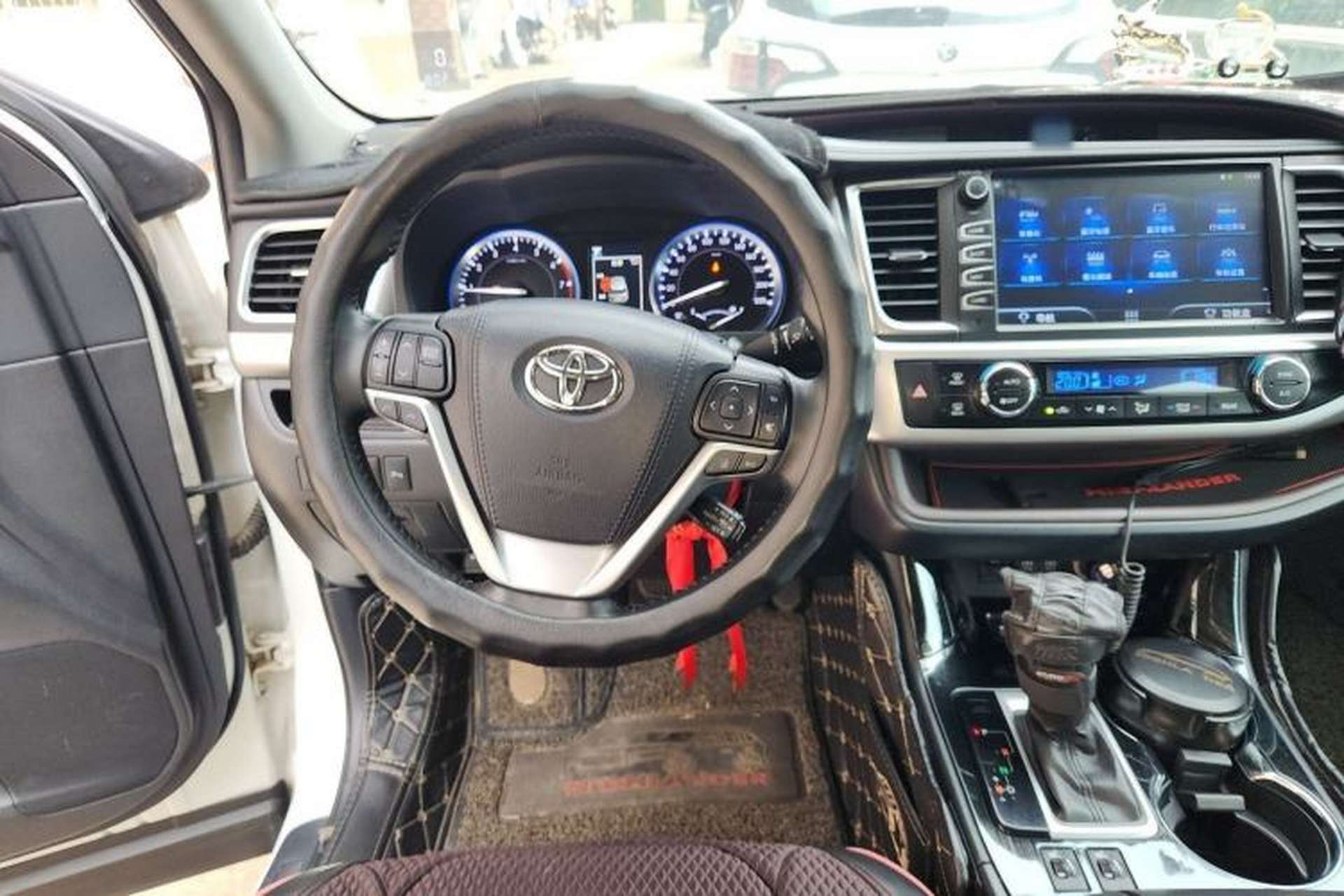 Used Toyota Highlander 2018 2.0T Four-Wheel Drive Luxury Version 7 Seats China VI Standard Steering Wheel
