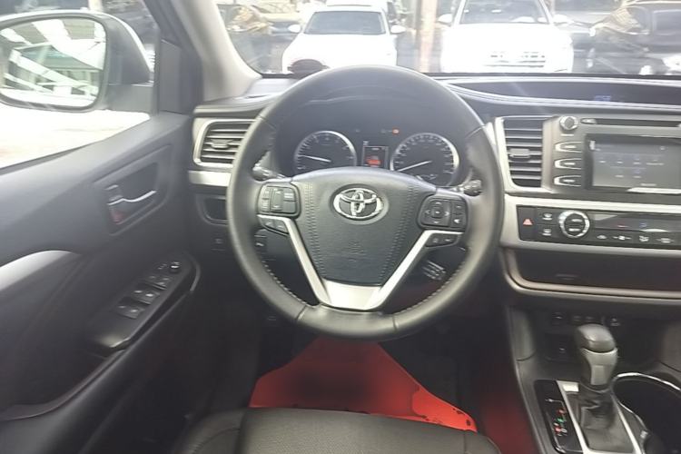 Used Toyota Highlander 2018 2.0T Four-Wheel Drive Luxury Edition 7 Seats China V Emission Standard Steering Wheel