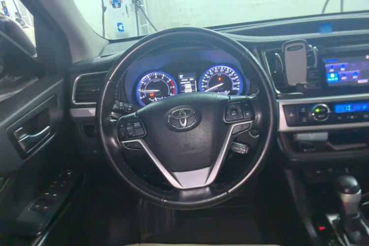 Used Toyota Highlander 2018 2.0T Four-Wheel Drive Luxury Edition 7 Seats China V Emission Standard Steering Wheel