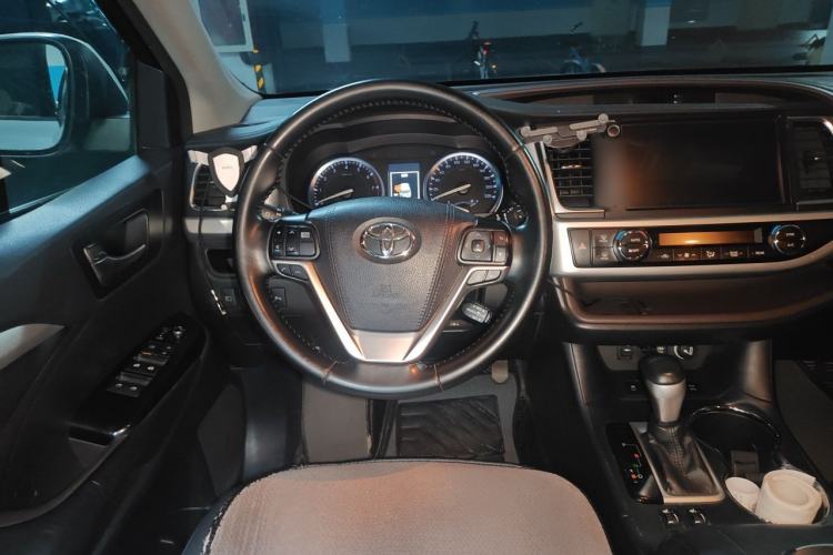 Used Toyota Highlander 2018 2.0T Four-Wheel Drive Luxury Version 7 Seats China VI Standard Steering Wheel