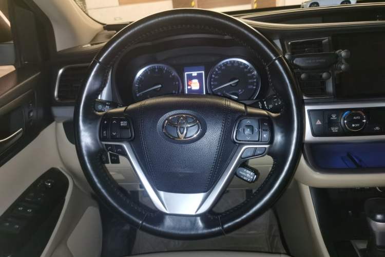 Used Toyota Highlander 2018 2.0T Four-Wheel Drive Ultimate Edition 7-Seater Emission Standard China V Steering Wheel