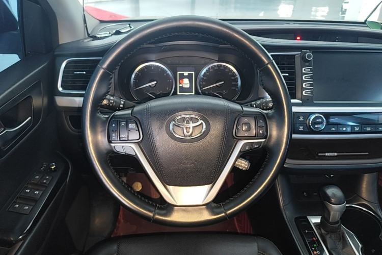 Used Toyota Highlander 2018 2.0T Four-Wheel Drive Luxury Version 7 Seats China VI Standard Steering Wheel
