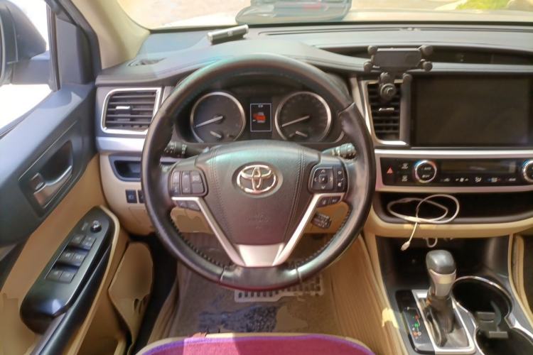 Used Toyota Highlander 2018 2.0T Four-Wheel Drive Prestige Version 7 Seats China V Emission Standard Steering Wheel