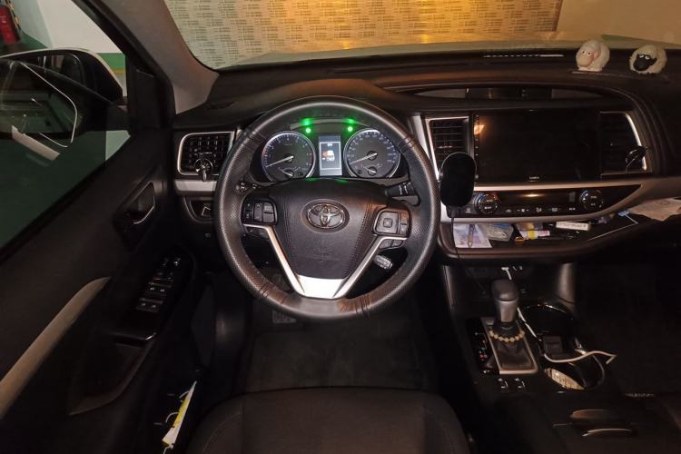 Used Toyota Highlander 2018 2.0T Four-Wheel Drive Luxury Version 7 Seats China VI Standard Steering Wheel