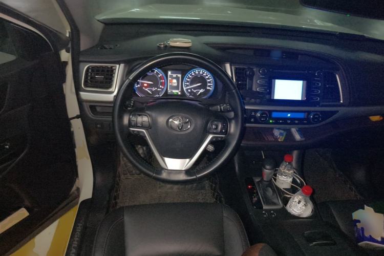 Used Toyota Highlander 2018 2.0T Four-Wheel Drive Luxury Edition 7 Seats China V Emission Standard Steering Wheel