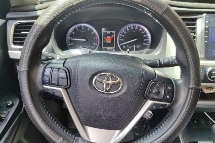 Used Toyota Highlander 2018 2.0T Four-Wheel Drive Luxury Edition 7 Seats China V Emission Standard Steering Wheel