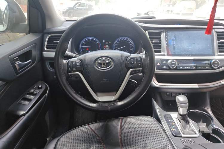 Used Toyota Highlander 2018 2.0T Four-Wheel Drive Luxury Edition 7 Seats China V Emission Standard Steering Wheel