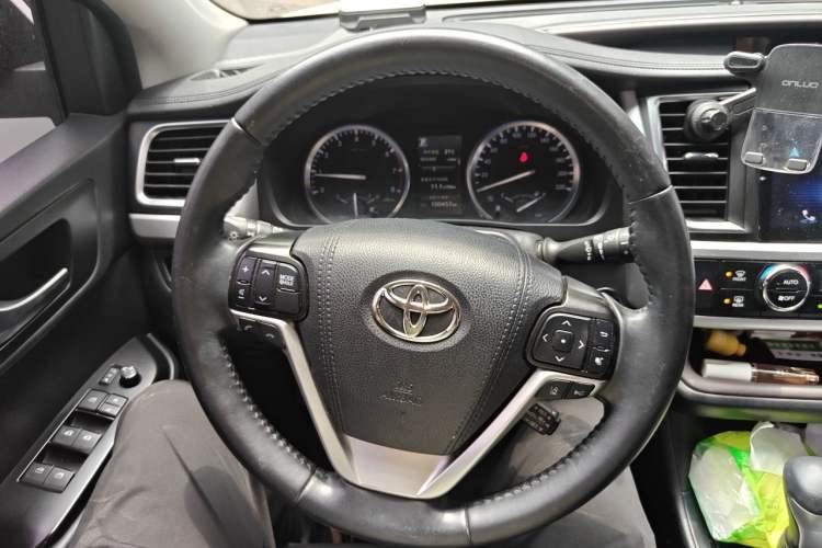 Used Toyota Highlander 2018 2.0T Four-Wheel Drive Prestige Version 7 Seats China VI Standard Steering Wheel