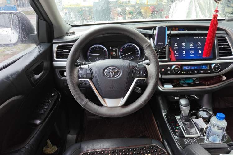 Used Toyota Highlander 2018 2.0T Four-Wheel Drive Prestige Version 7 Seats China VI Standard Steering Wheel