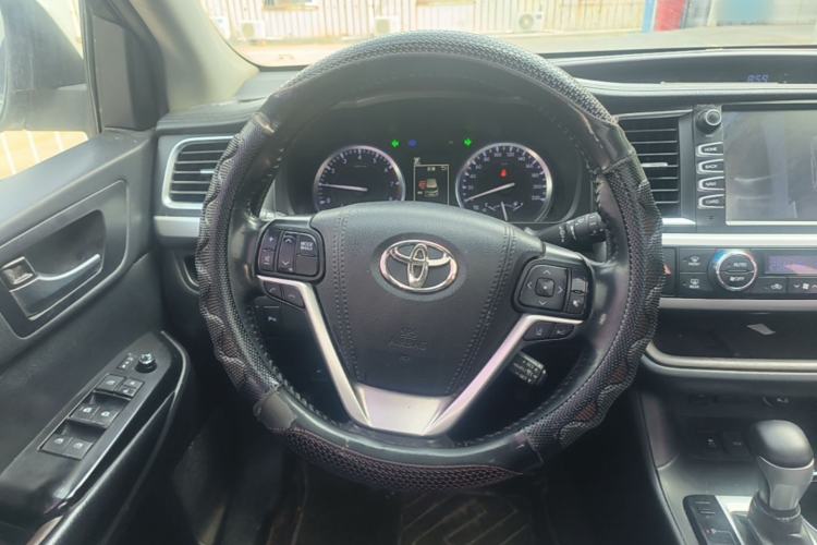 Used Toyota Highlander 2018 2.0T Four-Wheel Drive Luxury Version 7 Seats China VI Standard Steering Wheel