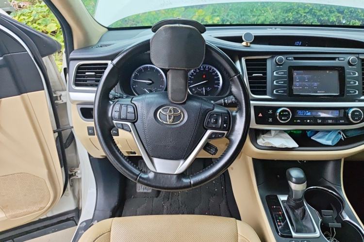 Used Toyota Highlander 2018 2.0T Four-Wheel Drive Luxury Edition 7 Seats China V Emission Standard Steering Wheel