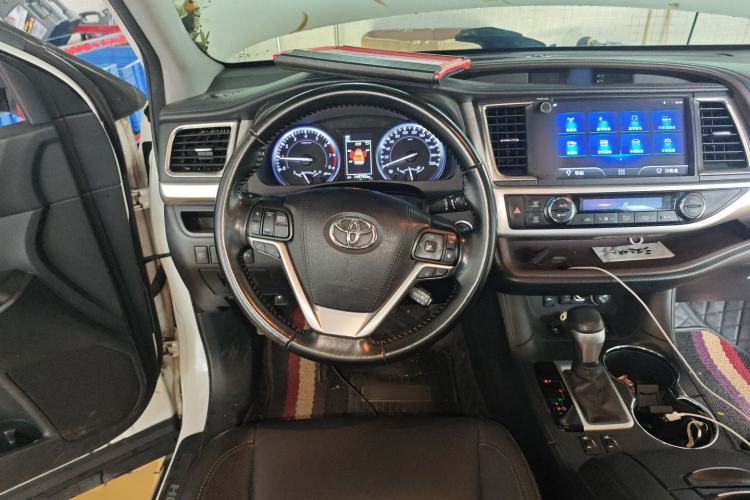 Used Toyota Highlander 2018 2.0T Four-Wheel Drive Luxury Edition 7 Seats China V Emission Standard Steering Wheel