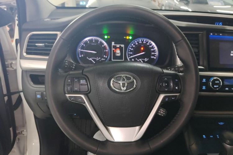 Used Toyota Highlander 2018 2.0T Four-Wheel Drive Luxury Edition 7 Seats China V Emission Standard Steering Wheel