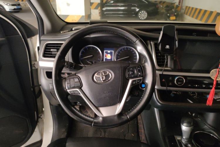 Used Toyota Highlander 2018 2.0T Four-Wheel Drive Luxury Edition 7 Seats China V Emission Standard Steering Wheel
