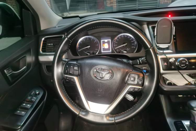 Used Toyota Highlander 2018 2.0T Four-Wheel Drive Luxury Edition 7 Seats China V Emission Standard Steering Wheel