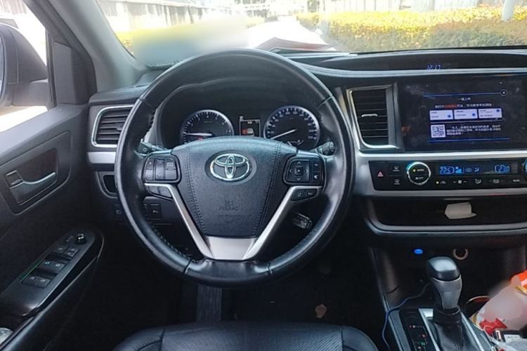 Used Toyota Highlander 2018 2.0T Two-Wheel-Drive Luxury Edition 7 Seats Emission Standard China V Steering Wheel