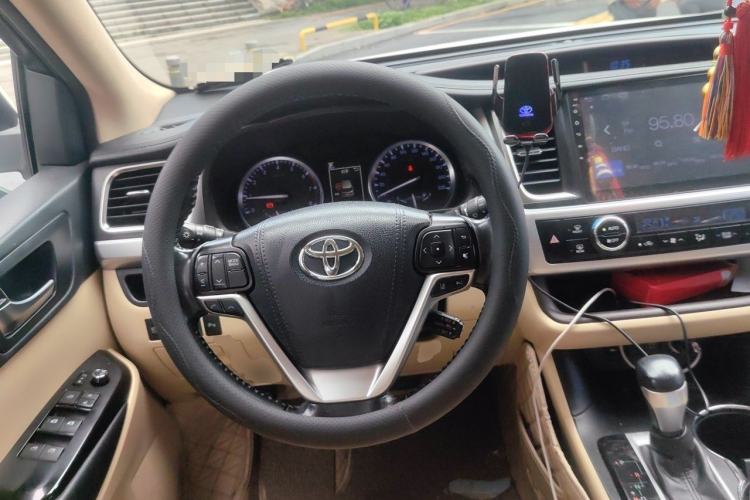 Used Toyota Highlander 2018 2.0T Four-Wheel Drive Luxury Edition 7 Seats China V Emission Standard Steering Wheel