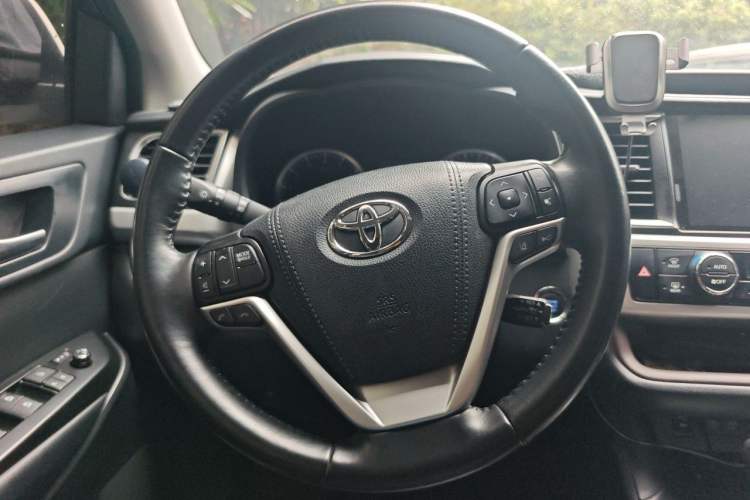 Used Toyota Highlander 2018 2.0T Four-Wheel Drive Prestige Version 7 Seats China VI Standard Steering Wheel