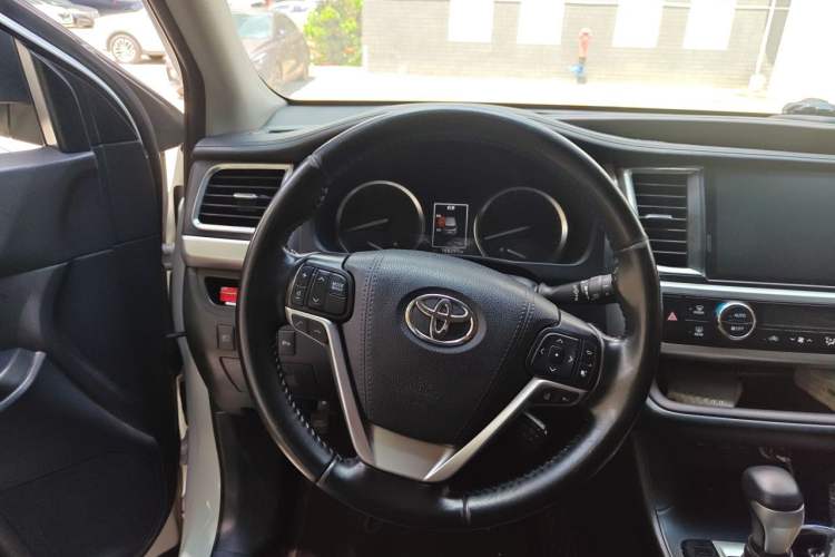Used Toyota Highlander 2018 2.0T Four-Wheel Drive Prestige Version 7 Seats China VI Standard Steering Wheel