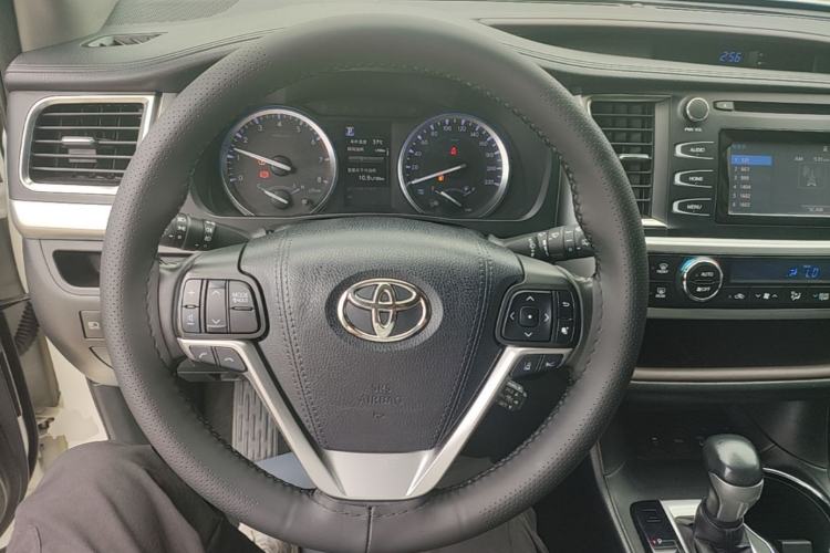 Used Toyota Highlander 2018 2.0T Four-Wheel Drive Luxury Edition 7 Seats China V Emission Standard Steering Wheel