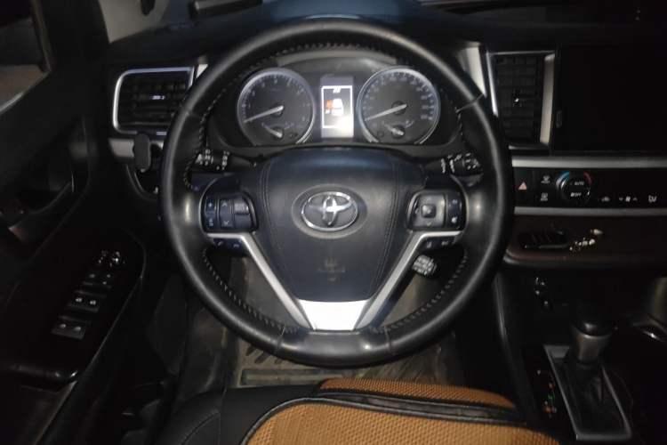 Used Toyota Highlander 2018 2.0T Four-Wheel Drive Prestige Version 7 Seats China VI Standard Steering Wheel
