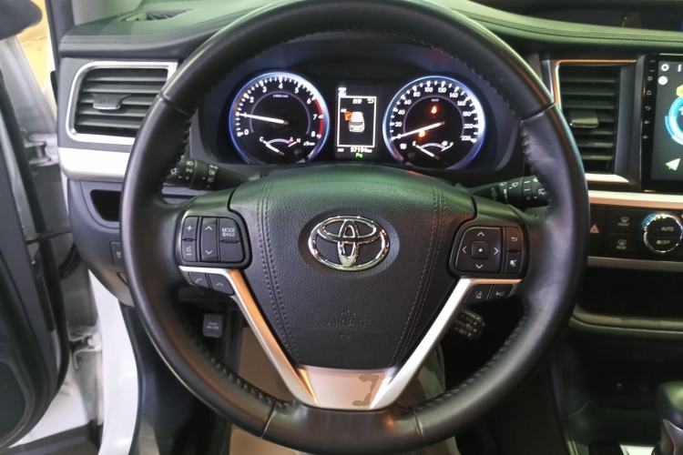 Used Toyota Highlander 2018 2.0T Two-Wheel Drive Luxury Edition 7 Seats China VI Standard Steering Wheel