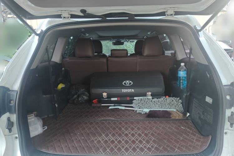 Used Toyota Highlander 2018 2.0T Four-Wheel Drive Luxury Version 7 Seats China VI Standard Trunk