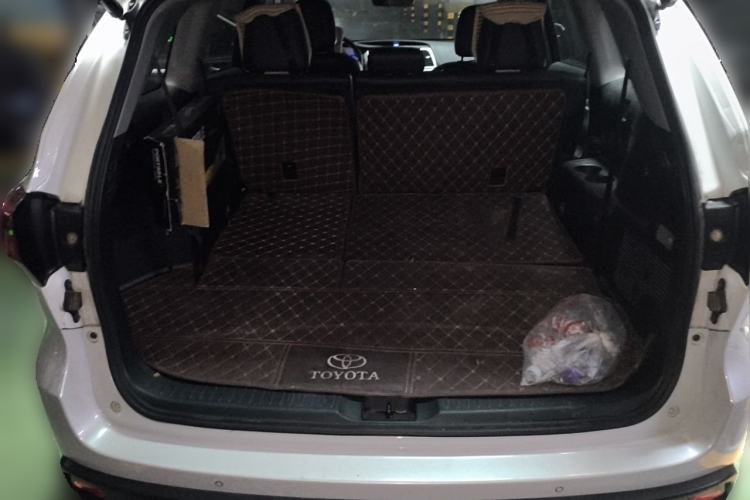 Used Toyota Highlander 2018 2.0T Four-Wheel Drive Luxury Version 7 Seats China VI Standard Trunk