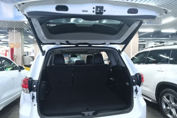 Used Toyota Highlander 2018 2.0T Four-Wheel Drive Luxury Version 7 Seats China VI Standard Trunk