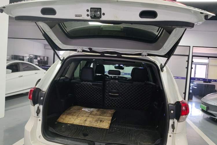 Used Toyota Highlander 2018 2.0T Two-Wheel Drive Luxury Edition 7 Seats China VI Standard Trunk