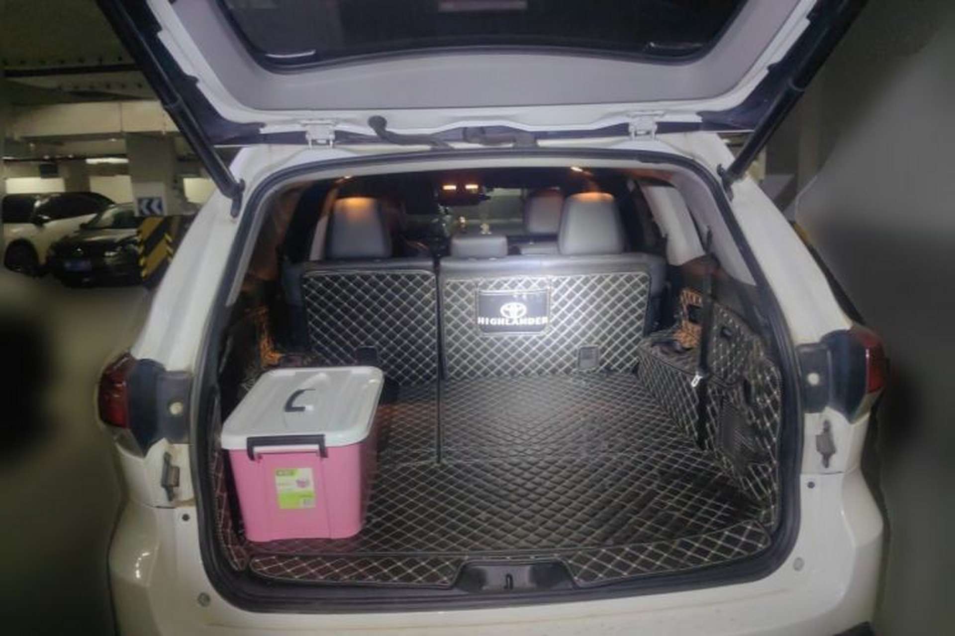 Used Toyota Highlander 2018 2.0T Four-Wheel Drive Prestige Version 7 Seats China VI Standard Trunk