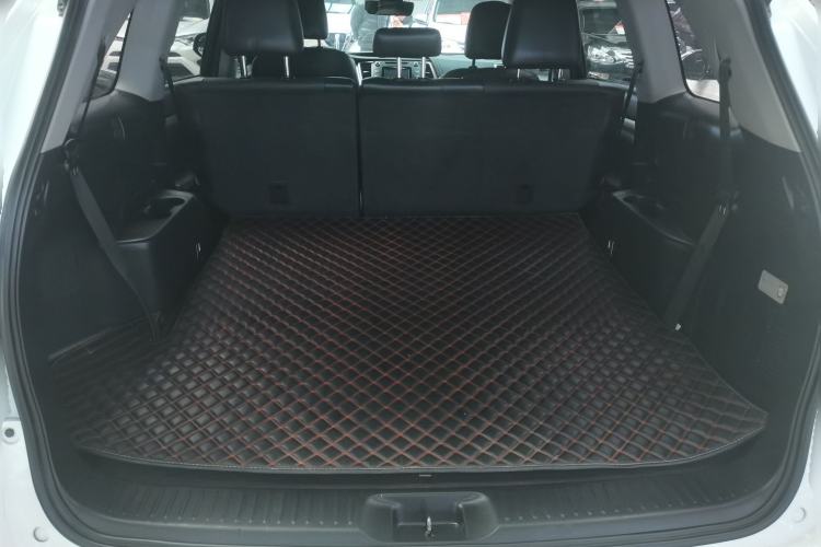 Used Toyota Highlander 2018 2.0T Four-Wheel Drive Luxury Edition 7 Seats China V Emission Standard Trunk