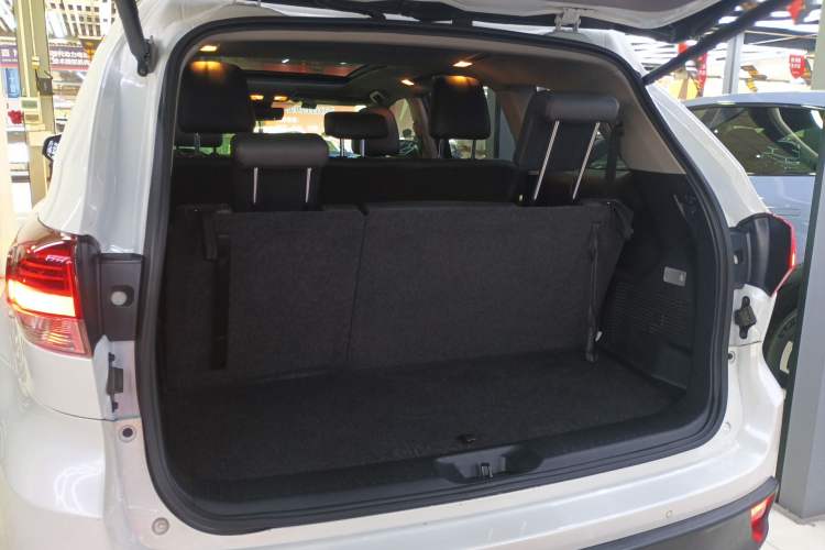 Used Toyota Highlander 2018 2.0T Two-Wheel Drive Luxury Edition 7 Seats China VI Standard Trunk