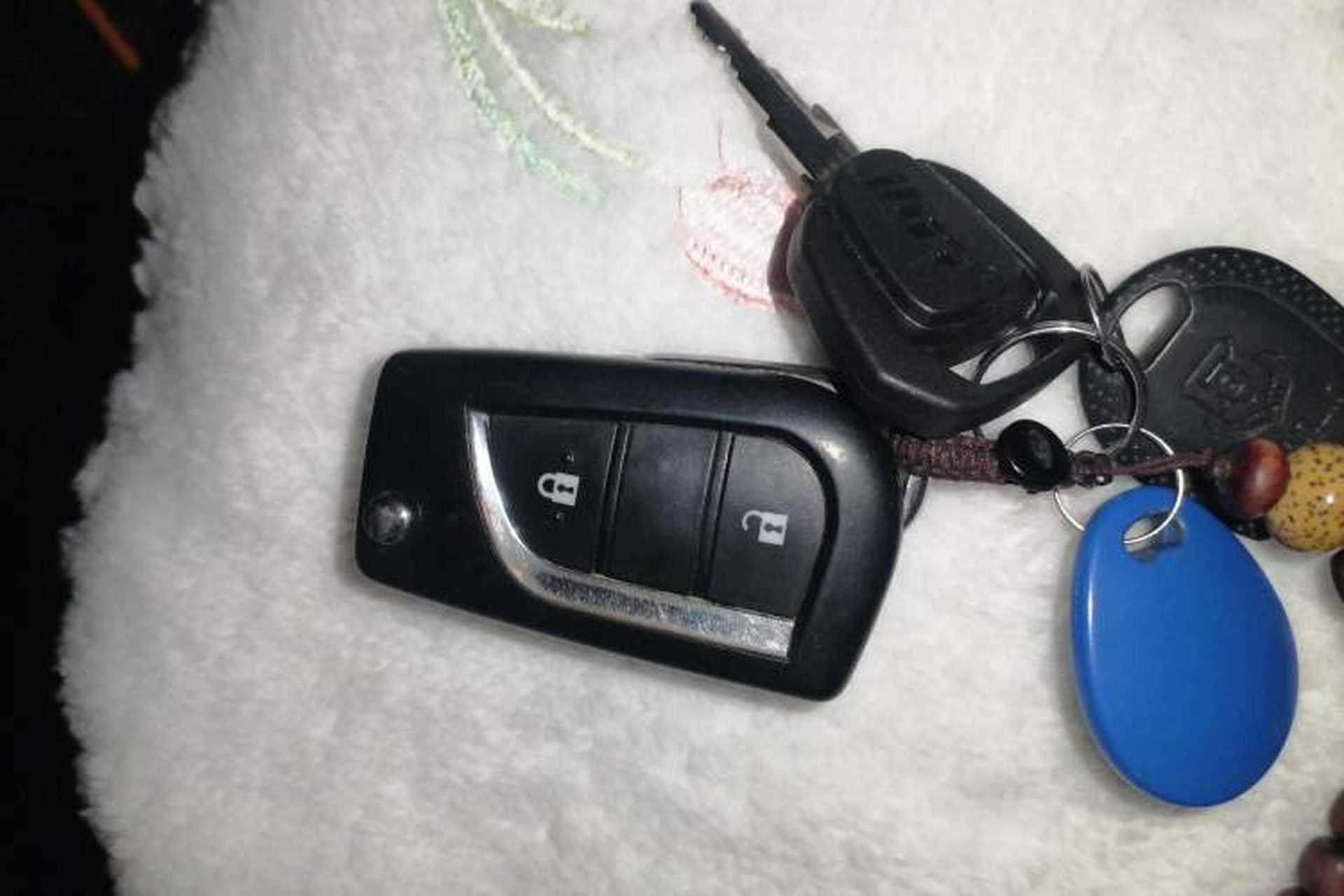 Used Toyota Highlander 2018 2.0T Four-Wheel Drive Elite Edition 7 Seats China VI Standard Vehicle Key