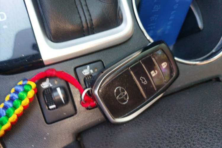 Used Toyota Highlander 2018 2.0T Four-Wheel Drive Prestige Version 7 Seats China V Emission Standard Vehicle Key