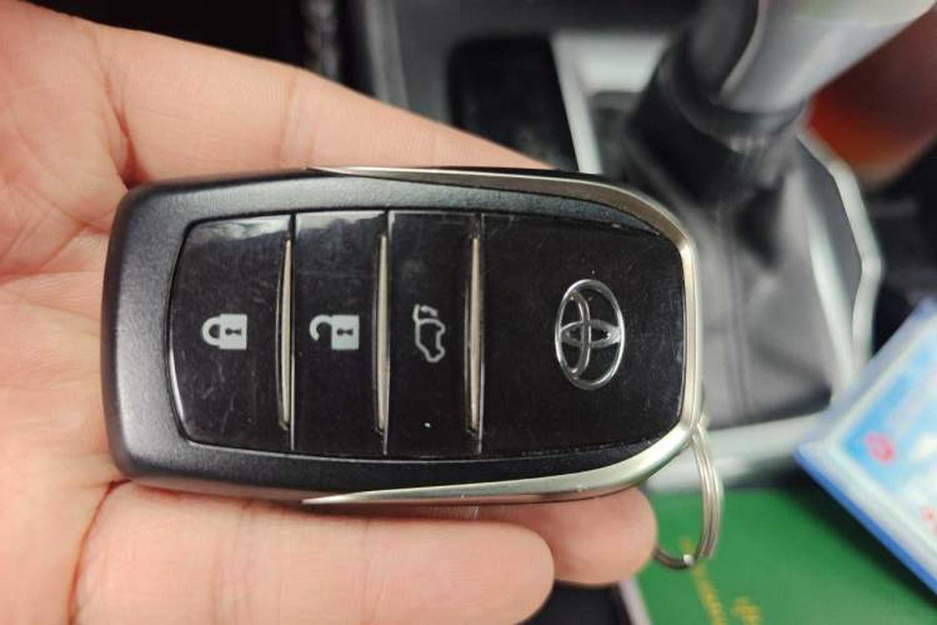 Used Toyota Highlander 2018 2.0T Four-Wheel Drive Prestige Version 7 Seats China VI Standard Vehicle Key