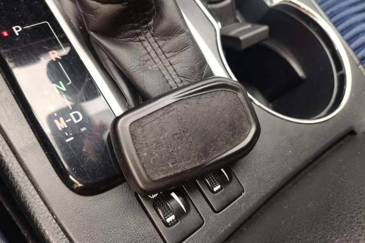 Used Toyota Highlander 2018 2.0T Four-Wheel Drive Luxury Version 7 Seats China VI Standard Vehicle Key