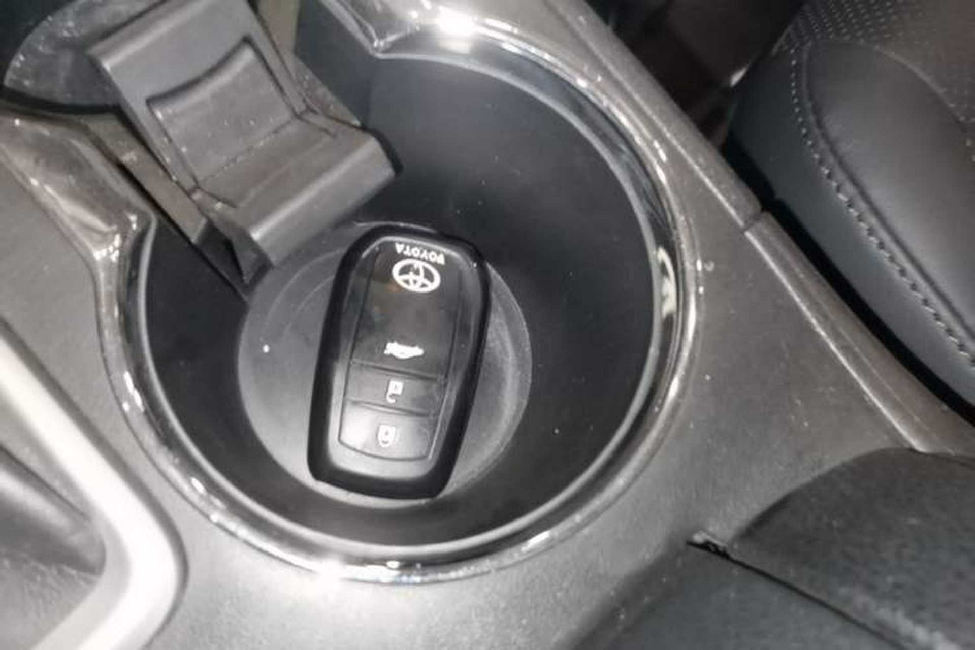 Used Toyota Highlander 2018 2.0T Four-Wheel Drive Luxury Version 7 Seats China VI Standard Vehicle Key