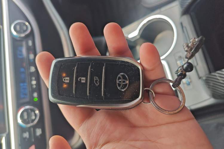 Used Toyota Highlander 2018 2.0T Four-Wheel Drive Supreme Edition 7-Seater China VI Vehicle Key